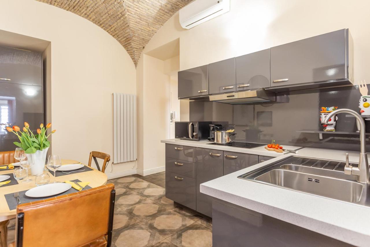 Daplace - Lucia Apartment Rome Luaran gambar